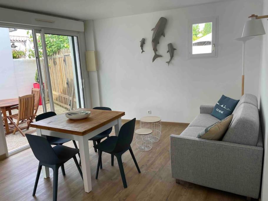 Maison De Vacances La Flotte 00491Ui Exteriör bild